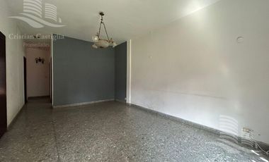 Casa de 3 ambientes con Jardin, Patio, Terraza y Garage en Villa Adelina en Venta