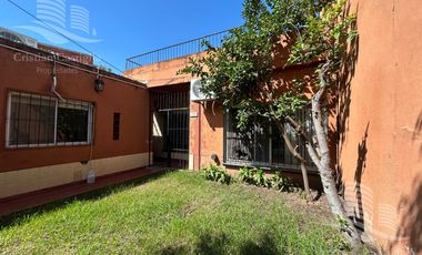 Casa de 3 ambientes con Jardin, Patio, Terraza y Garage en Villa Adelina en Venta