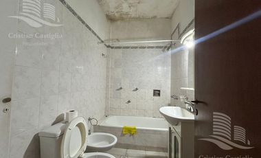 Casa de 3 ambientes con Jardin, Patio, Terraza y Garage en Villa Adelina en Venta