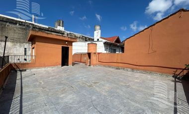 Casa de 3 ambientes con Jardin, Patio, Terraza y Garage en Villa Adelina en Venta