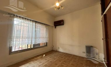 Casa de 3 ambientes con Jardin, Patio, Terraza y Garage en Villa Adelina en Venta