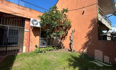 Casa de 3 ambientes con Jardin, Patio, Terraza y Garage en Villa Adelina en Venta