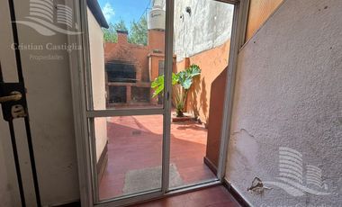 Casa de 3 ambientes con Jardin, Patio, Terraza y Garage en Villa Adelina en Venta