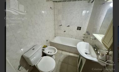 Casa de 3 ambientes con Jardin, Patio, Terraza y Garage en Villa Adelina en Venta