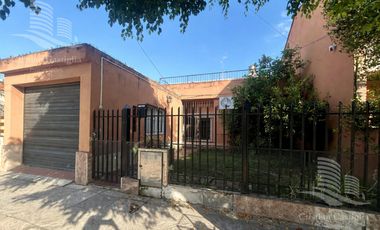 Casa de 3 ambientes con Jardin, Patio, Terraza y Garage en Villa Adelina en Venta