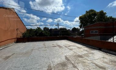 Casa de 3 ambientes con Jardin, Patio, Terraza y Garage en Villa Adelina en Venta