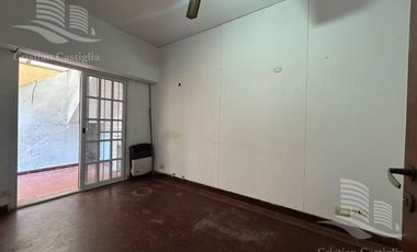 Casa de 3 ambientes con Jardin, Patio, Terraza y Garage en Villa Adelina en Venta