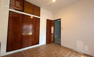 Casa de 3 ambientes con Jardin, Patio, Terraza y Garage en Villa Adelina en Venta