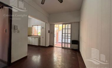 Casa de 3 ambientes con Jardin, Patio, Terraza y Garage en Villa Adelina en Venta