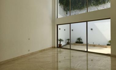 RESIDENCIA EN RENTA-LOMAS COUNTRY- CALIDAD