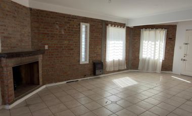 Casa 3 Dorm. con Pileta - B° Arévalo - Cipolletti