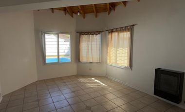 Casa 3 Dorm. con Pileta - B° Arévalo - Cipolletti