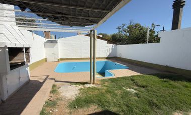 Casa 3 Dorm. con Pileta - B° Arévalo - Cipolletti