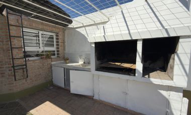 Casa 3 Dorm. con Pileta - B° Arévalo - Cipolletti