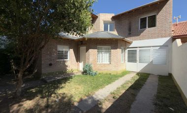 Casa 3 Dorm. con Pileta - B° Arévalo - Cipolletti
