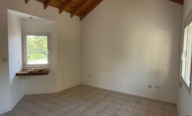 Casa 3 Dorm. con Pileta - B° Arévalo - Cipolletti