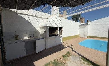 Casa 3 Dorm. con Pileta - B° Arévalo - Cipolletti