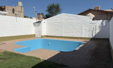 Casa 3 Dorm. con Pileta - B° Arévalo - Cipolletti