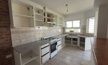 Casa 3 Dorm. con Pileta - B° Arévalo - Cipolletti