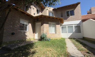 Casa 3 Dorm. con Pileta - B° Arévalo - Cipolletti