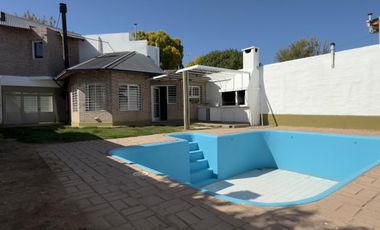 Casa 3 Dorm. con Pileta - B° Arévalo - Cipolletti