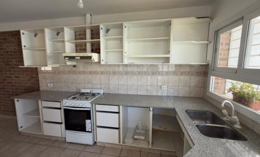 Casa 3 Dorm. con Pileta - B° Arévalo - Cipolletti