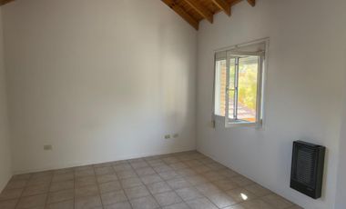 Casa 3 Dorm. con Pileta - B° Arévalo - Cipolletti