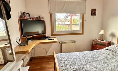 Casa en venta - 2 dormitorios - 140 m2 cuenta con una bodega/fabrica de vino equipada - Dina Huapi
