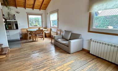 Casa en venta - 2 dormitorios - 140 m2 cuenta con una bodega/fabrica de vino equipada - Dina Huapi