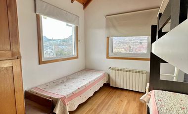 Casa en venta - 2 dormitorios - 140 m2 cuenta con una bodega/fabrica de vino equipada - Dina Huapi