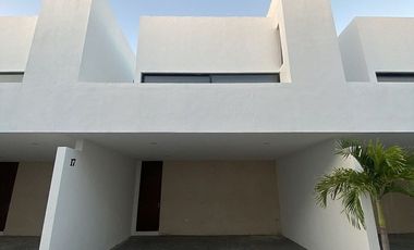 TOWNHOUSE SEMI AMUEBLADO EN RENTA  EN  TEMOZÓN NORTE, CERCA DE UNIV. MARISTA