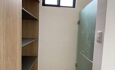 TOWNHOUSE SEMI AMUEBLADO EN RENTA  EN  TEMOZÓN NORTE, CERCA DE UNIV. MARISTA