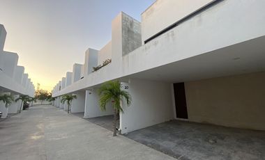 TOWNHOUSE SEMI AMUEBLADO EN RENTA  EN  TEMOZÓN NORTE, CERCA DE UNIV. MARISTA