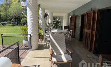 ALQ VERANO | Importante casa con enorme Pileta y hermoso Parque Barrio Parque Alta Vista