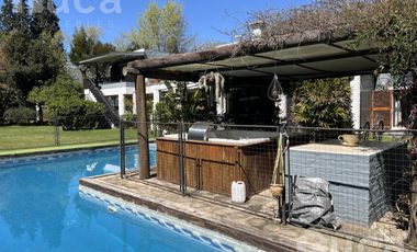 ALQ VERANO | Importante casa con enorme Pileta y hermoso Parque Barrio Parque Alta Vista