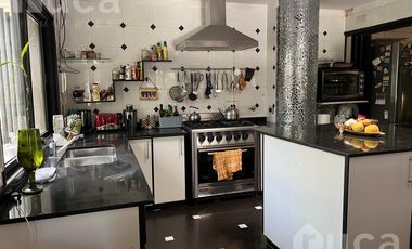 ALQ VERANO | Importante casa con enorme Pileta y hermoso Parque Barrio Parque Alta Vista