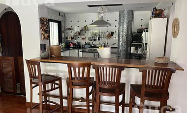 ALQ VERANO | Importante casa con enorme Pileta y hermoso Parque Barrio Parque Alta Vista