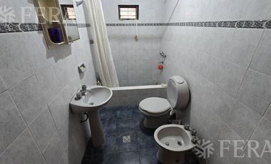 Venta casa 4 ambientes con cochera en Monte Chingolo