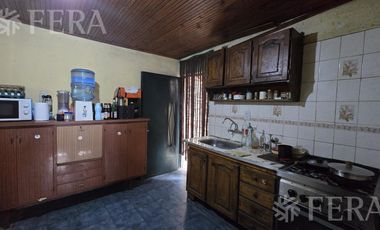 Venta casa 4 ambientes con cochera en Monte Chingolo