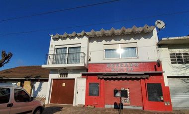 CASA 4 AMBIENTES EN PLANTA ALTA SOBRE RUTA 88