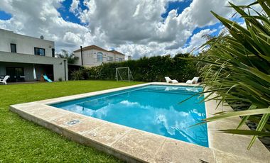 Casa en Barrio Santa Juana 6 ambientes