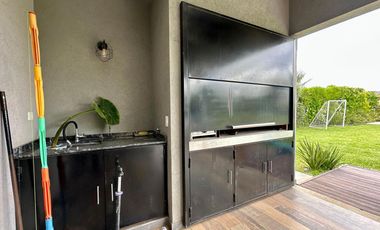 Casa en Barrio Santa Juana 6 ambientes