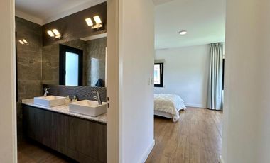 Casa en Barrio Santa Juana 6 ambientes