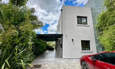 Casa en Barrio Santa Juana 6 ambientes