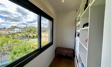 Casa en Barrio Santa Juana 6 ambientes