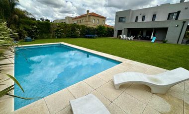 Casa en Barrio Santa Juana 6 ambientes