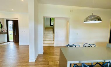 Casa en Barrio Santa Juana 6 ambientes