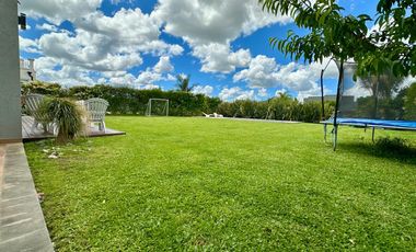 Casa en Barrio Santa Juana 6 ambientes