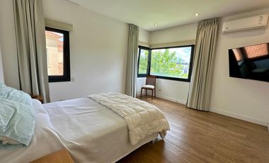 Casa en Barrio Santa Juana 6 ambientes