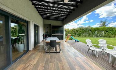 Casa en Barrio Santa Juana 6 ambientes